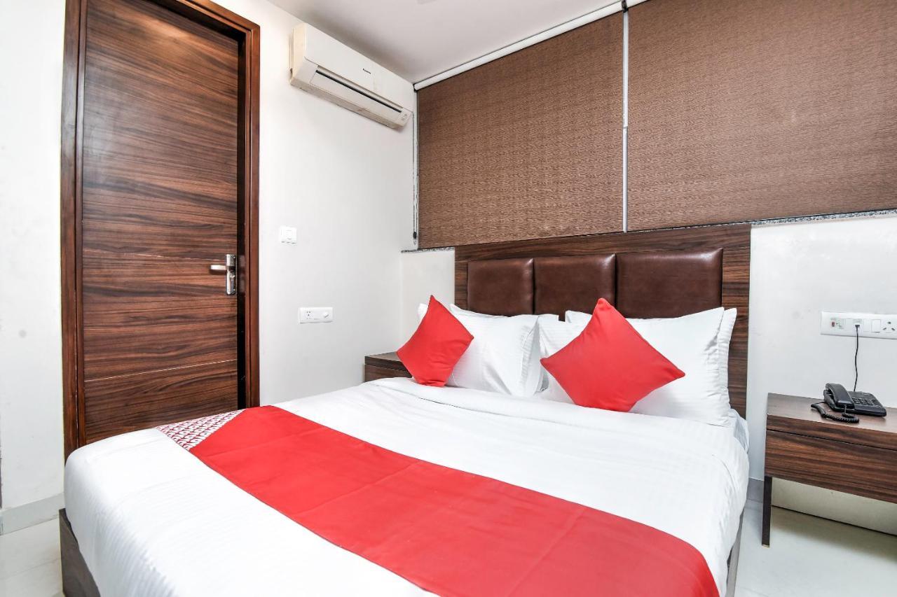 Oyo 81042 Rajput Resort Patiāla エクステリア 写真
